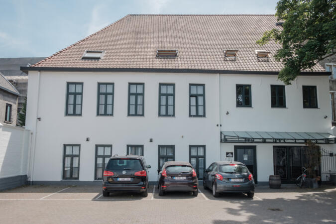 Hotel parking